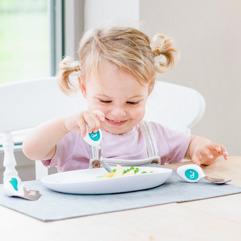 Toddler deals eating spoon